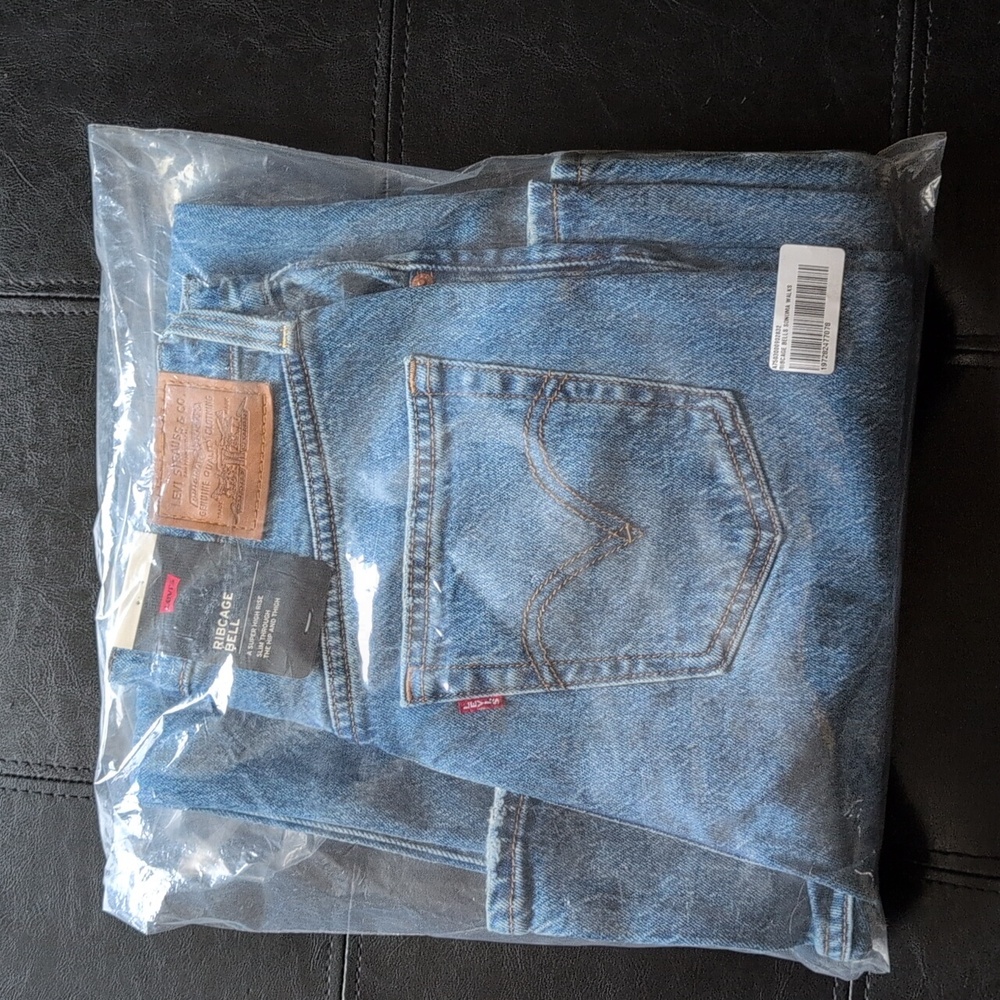 NWT --- Levi's Ribcage Bell Jeans - Picture 9 of 9